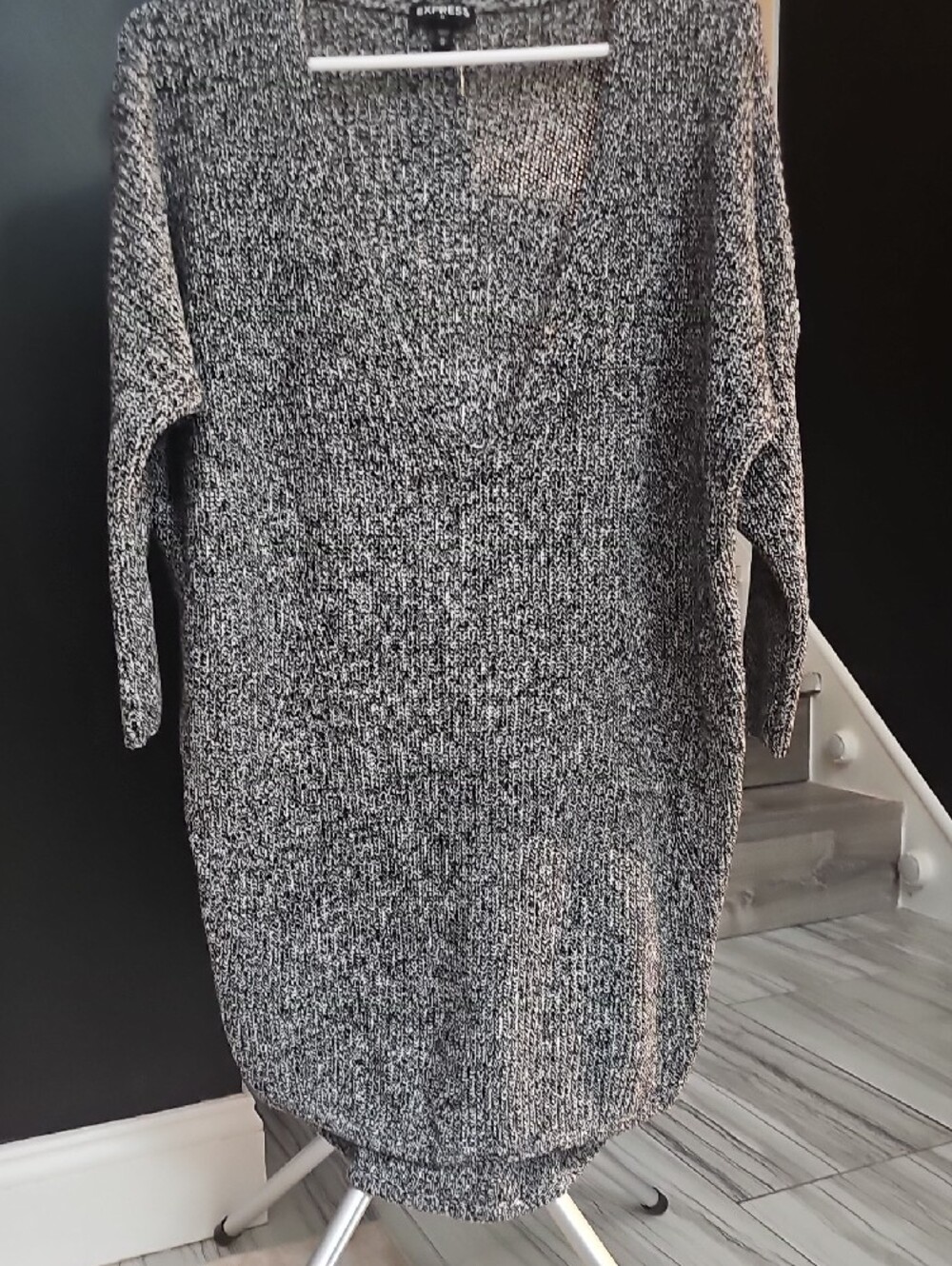 Cute and stylish 4-piece women’s sweater bundle featuring Express, Venus, and LC - Picture 6 of 13